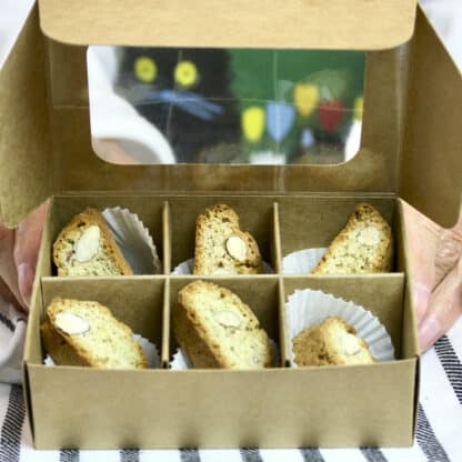 Mini treat box (6 compartments) with mini biscotti